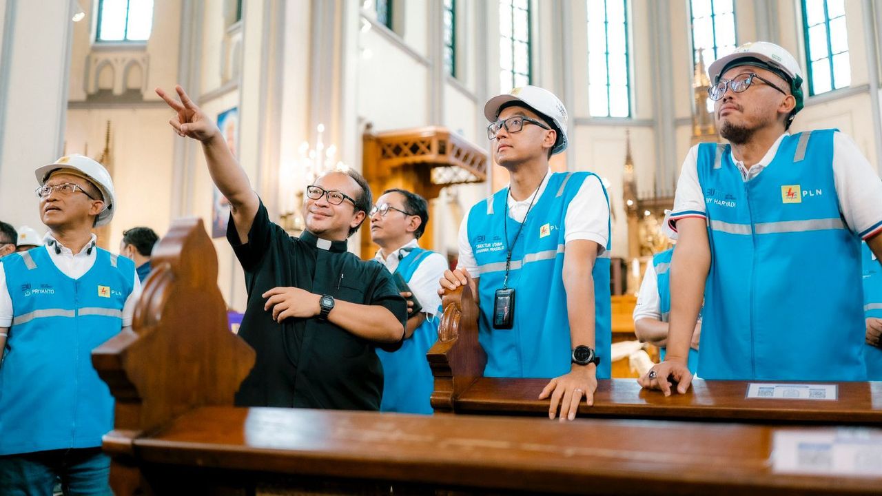 Jelang Nataru, Dirut PLN Tinjau Langsung Kesiapan Pasokan Listrik di Gereja Katedral Jakarta