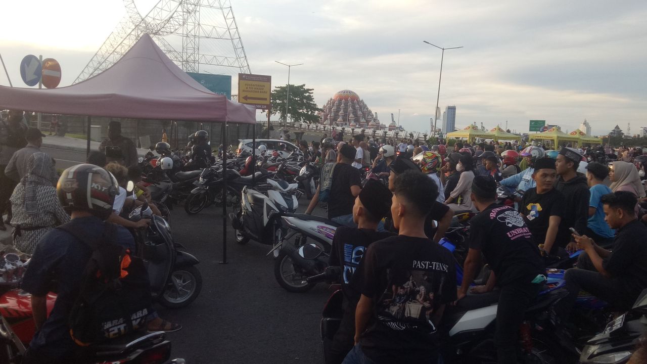 Ditutup Karena Alasan Penuh, Pengunjung Teriak dan Paksa Masuk Kawasan CPI Makassar