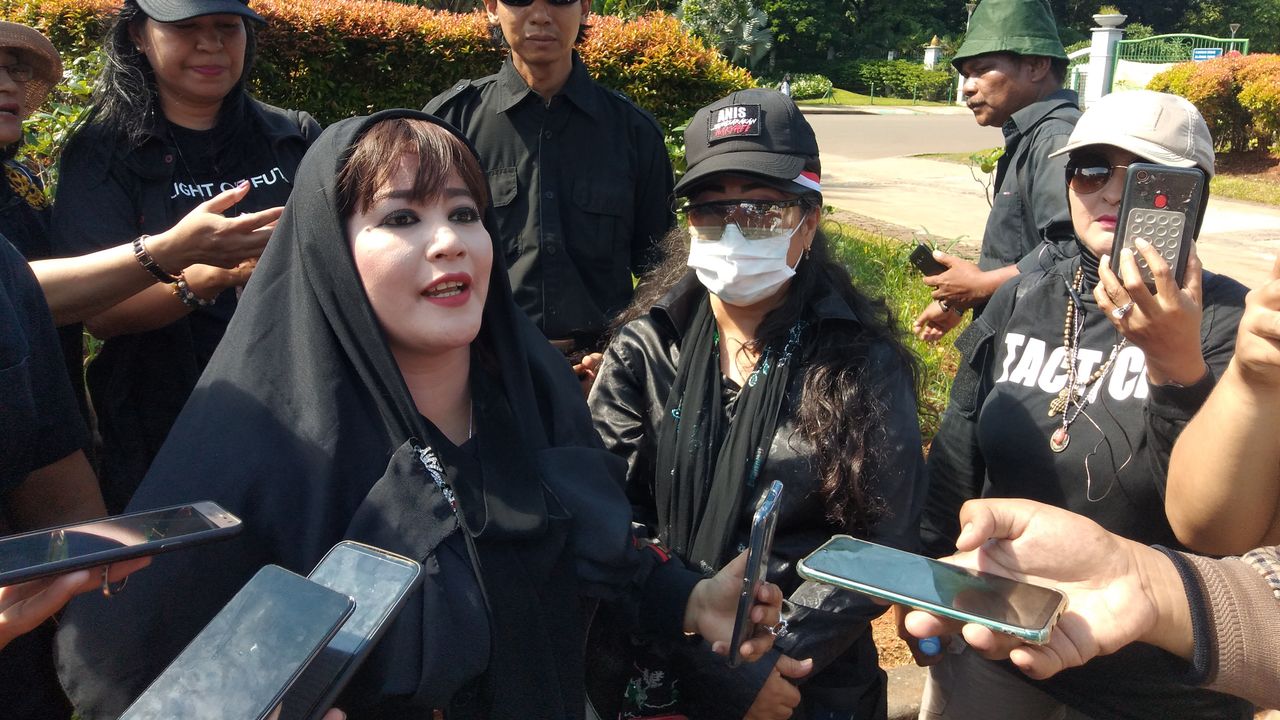 Kader PDIP Dewi Tanjung Minta Ustaz Yahya Waloni Ditangkap: Dia Nyari Makan di Agama Islam