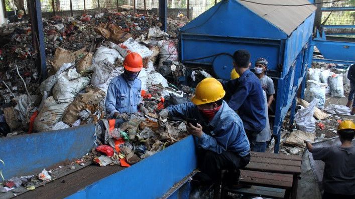 Pemprov DKI Bakal olah 2.000 Ton Sampah Per Hari Jadi Bahan Bakar di Bantargebang, Anies: Punya Efek Baik untuk Kualitas Udara