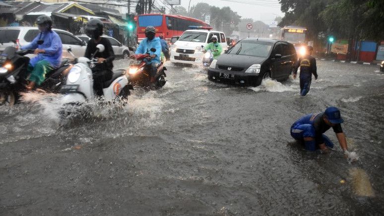 82 RT dan 2 Ruas Jalan di DKI Terendam Banjir Pada Siang Ini