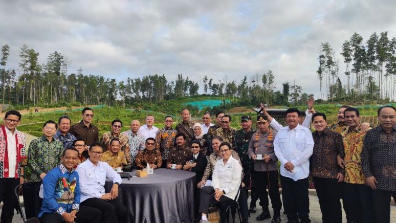 Momen Para Menteri Jokowi Berbincang Sebelum Sidang Perdana Kabinet di IKN Pagi Ini