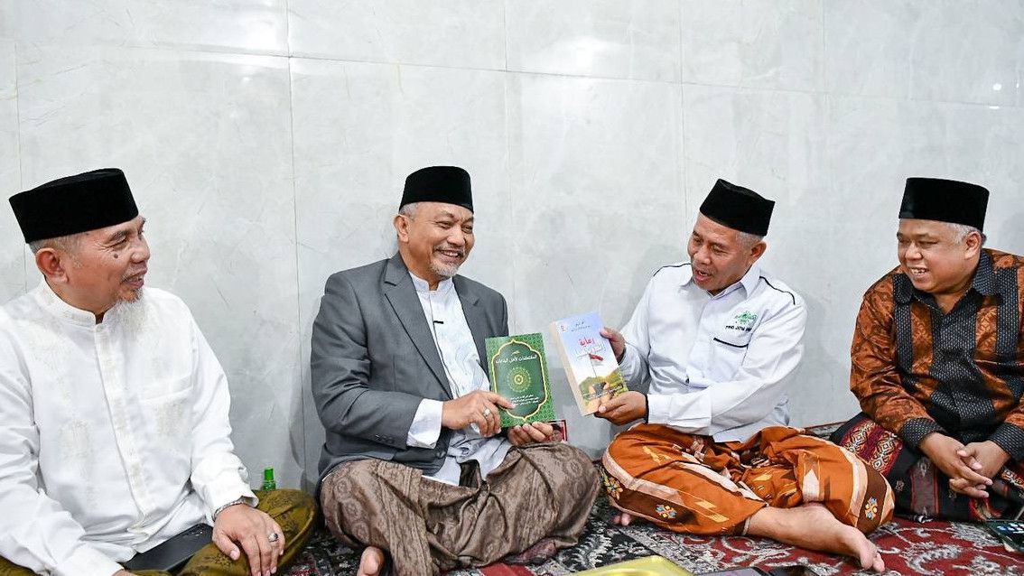 Presiden PKS Sambangi Pesantren Denanyar Jombang, Gus Salam: Lanjutkan Kebiasaan Ini