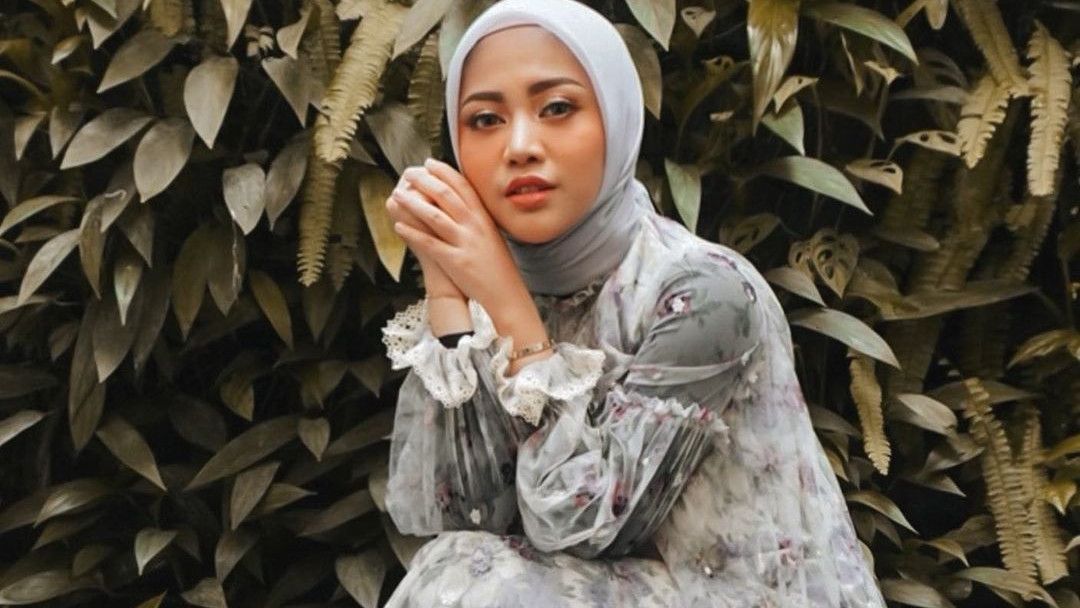 Tampil Menawan dan Anggun Meski di Rumah, 5 Pilihan Outfit Lebaran Ala Selebgram