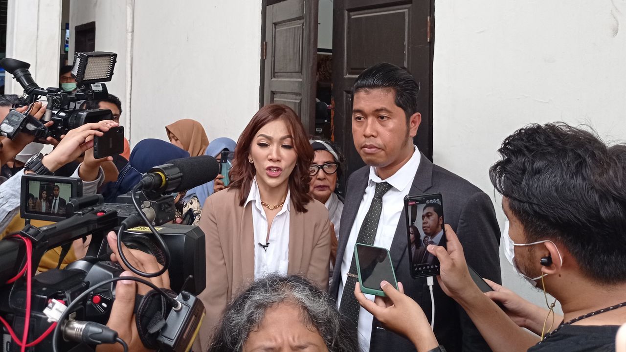 Putri Candrawathi Cuma Dituntut 8 Tahun Penjara, Pengacara Brigadir J: Mending Bebasin Aja..