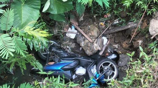 Lama Tak Pulang ke Rumah, Perempuan di Sukabumi Tewas Tertindih Motor Sendiri dalam Parit