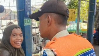 Viral Petugas Stasiun Didorong hingga Nyaris Tertabrak Kereta, Pelaku Ternyata ODGJ