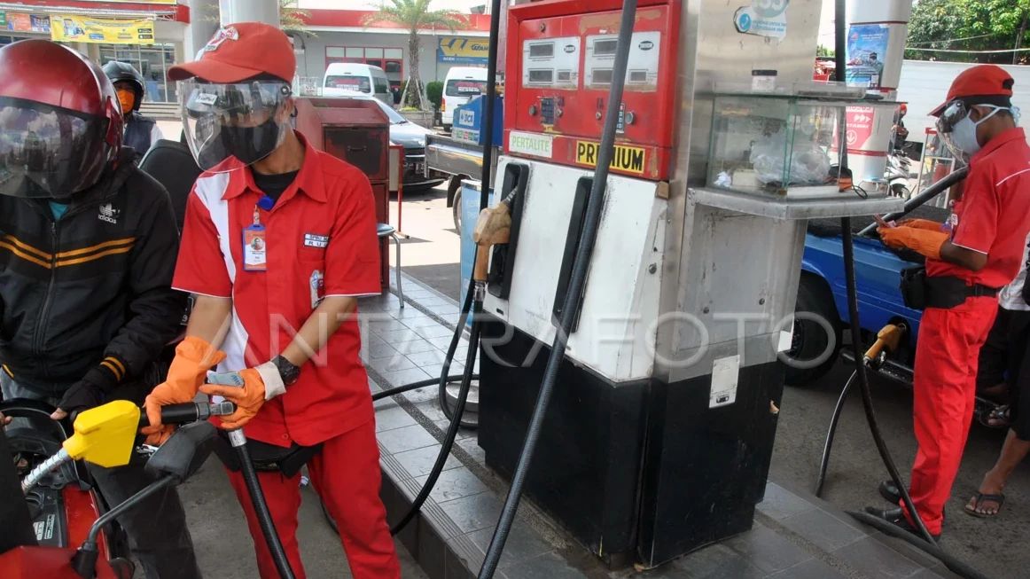 Mobil Kabur Usai Isi Bensin di Jaktim, Petugas SPBU Sampai Terseret