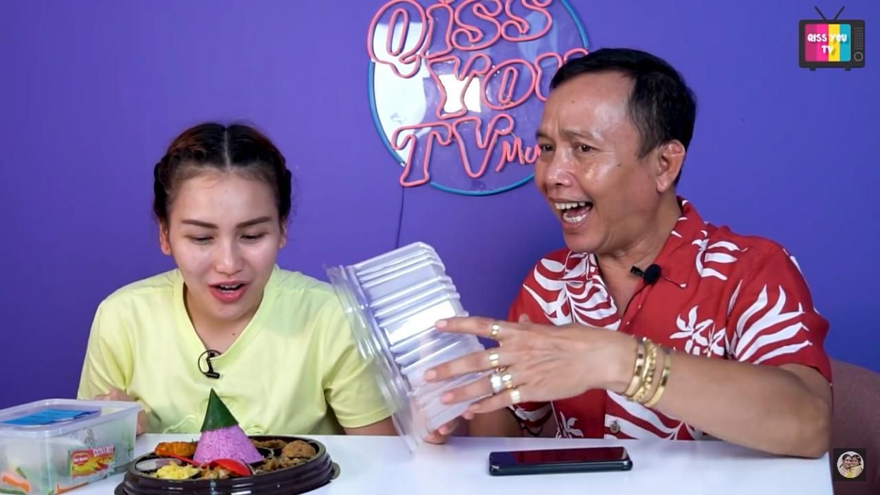 Ayah Rozak dan Ayu Ting Ting (Foto: Qiss You TV)