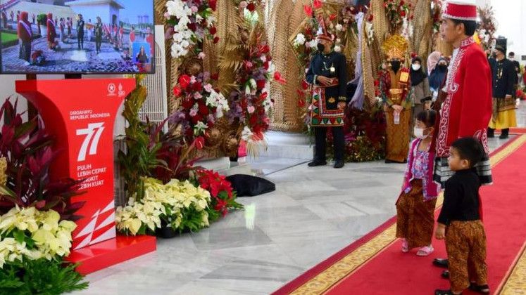 Momen Jokowi Ajak Cucu-cucu, Sedah Mirah dan Panembahan Al Nahyan Lihat Kirab Budaya HUT RI Tadi Pagi, So Sweet