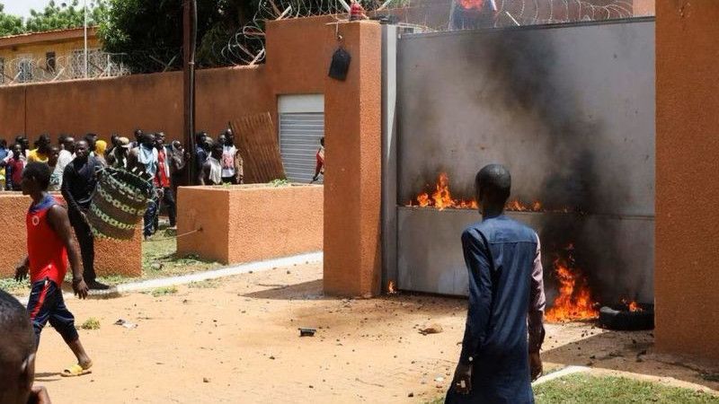 Selain Putus Pasokan Listrik dan Air, Junta Niger Juga Larang Pengiriman Makanan ke Kedutaan Prancis