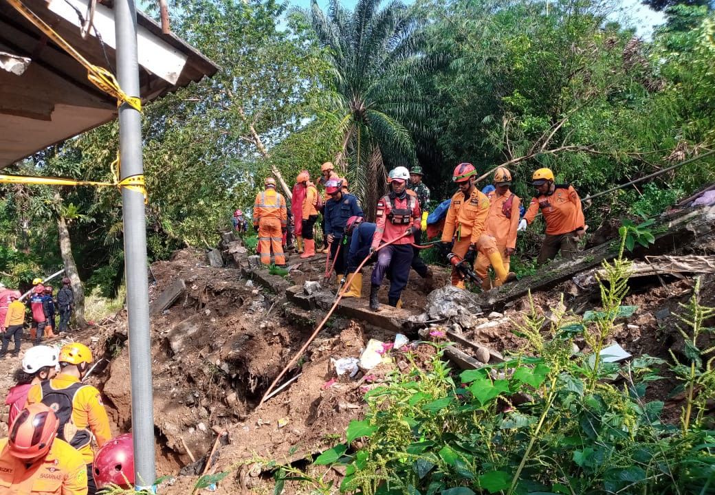 Pencarian Empat Orang Tertimbun Longsor di Empang Bogor Dilanjutkan Hari Ini, BPBD: Mudah-mudahan Dapat Hasil Maksimal