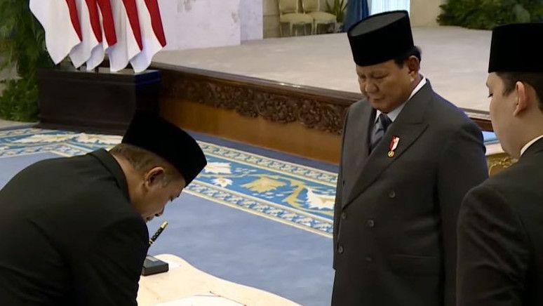 Gantikan Budi Arie Setiadi, Prabowo Lantik Ferry Joko Juliantono Sebagai Menteri Koperasi