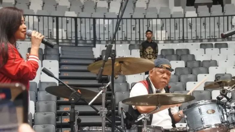Jokowi Singgung Drumer Led Zeppelin Usai Lihat Menteri Basuki Main Drum Bareng Kikan