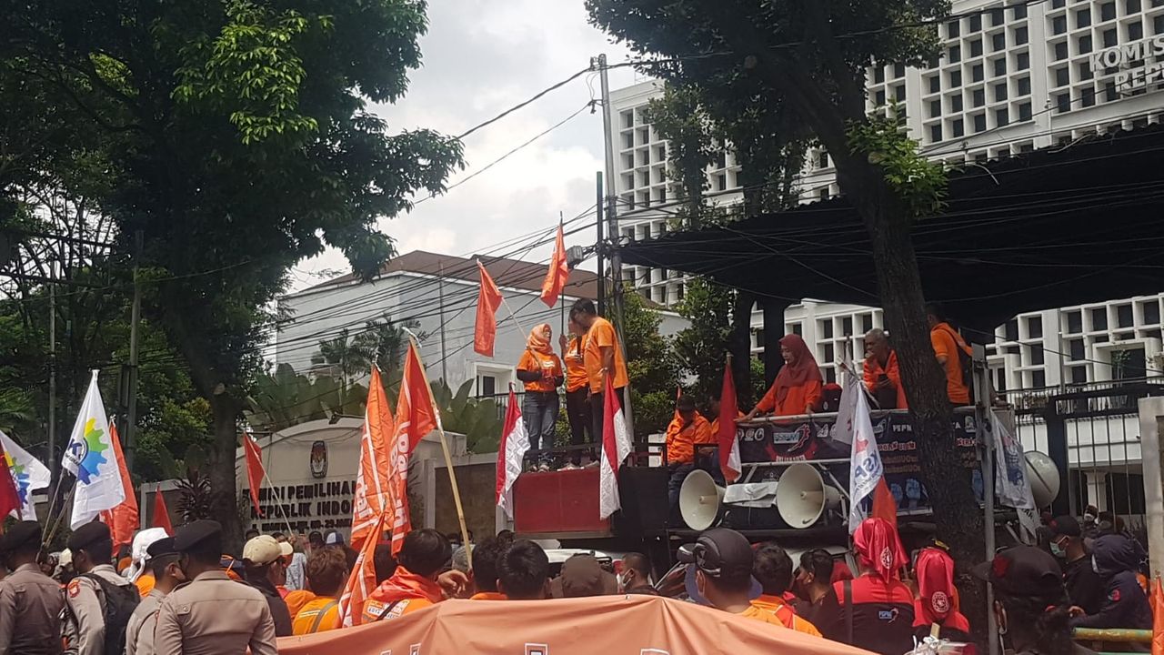 Penampakan Puluhan Massa Partai Buruh Demo KPU saat May Day