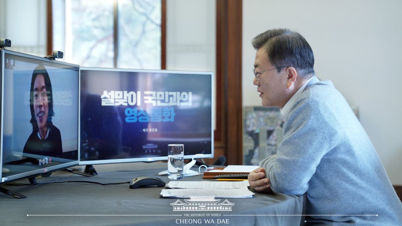Kado Spesial Imlek, Ryu Jun Yeol Ditelefon Presiden Moon Jae In