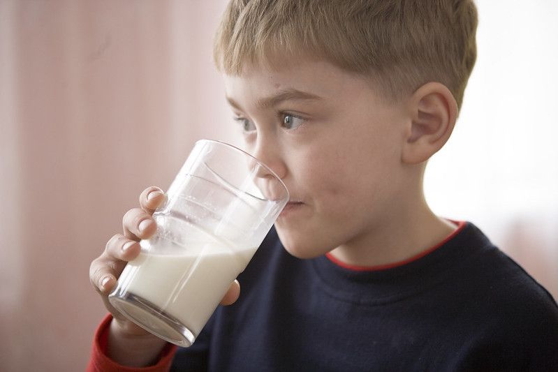 Anak Muntah Saat Minum Susu Sapi? Barangkali Alergi, Kenali Ciri-cirinya