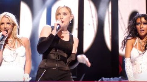 Christina Aguilera Ceritakan Lagi Kejadian Sebenarnya saat Cium Bibir Madonna Tahun 2003