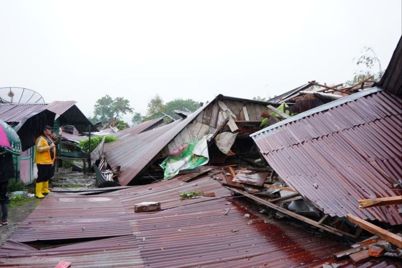Jalan Kaki Berjam-jam Demi Makan, Warga Aceh Tengah: Lambat Kali Pemerintah Bergerak