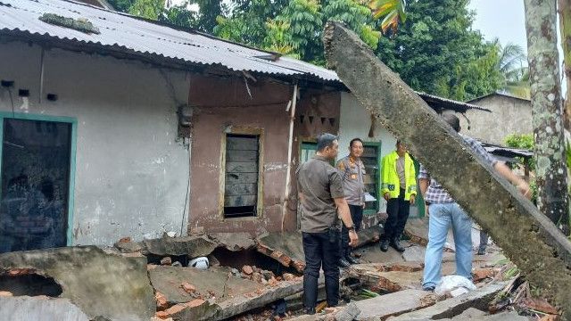 Tembok 3 Meter Sekolah di Jambi Roboh, Akhiri Hidup Dua Bocah dan Satu Anak SMA