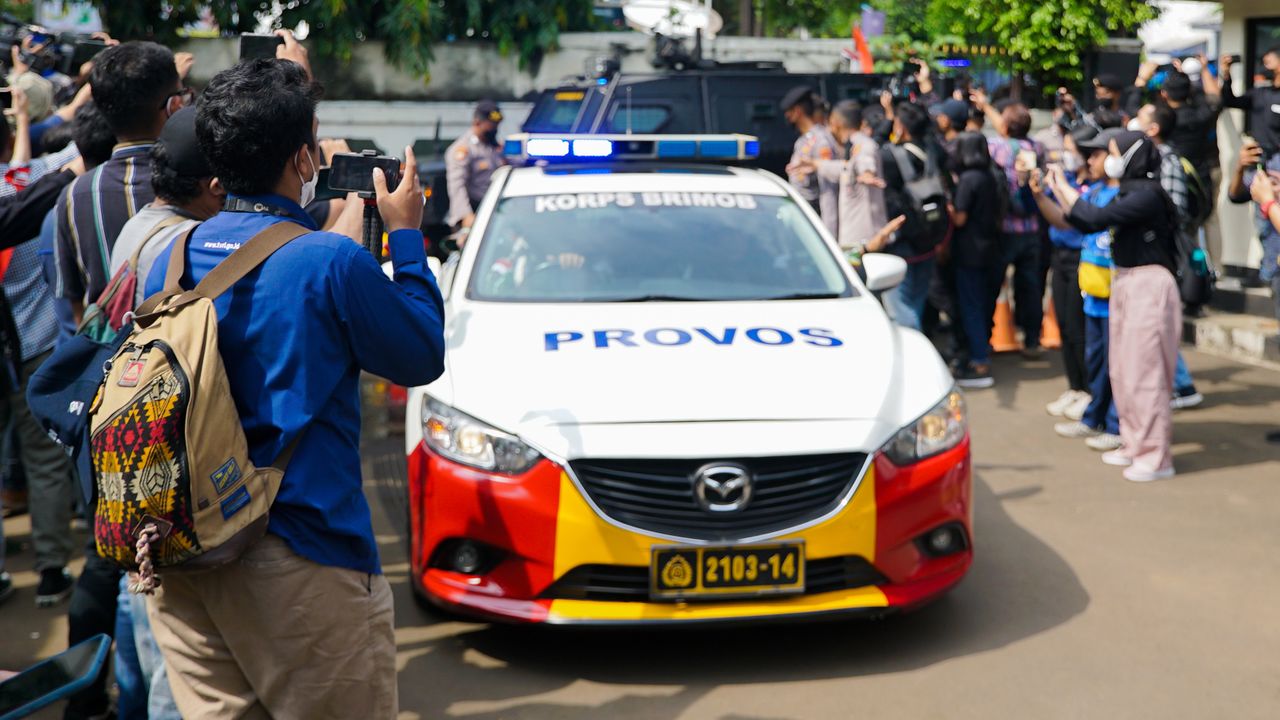 Sujiwo Tejo Keluhkan Lampu Rotator Polisi Depan Kapolri, Setelahnya Polri Langsung Berbenah