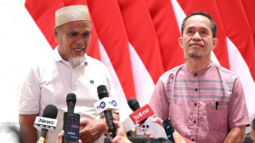 Prabowo Pulihkan Nasib Dua Guru Viral dari Luwu Utara yang Dipecat Gubernur Sulsel