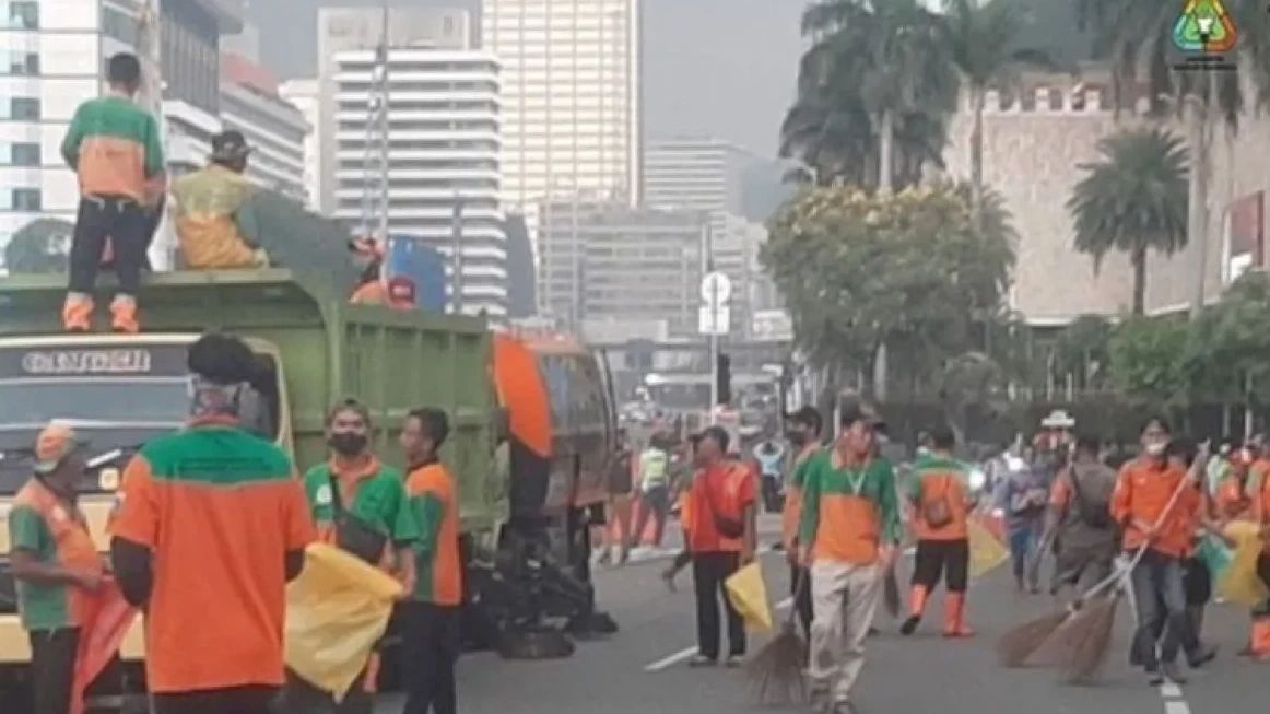 79,29 Ton Sampah Sisa Perayaan HUT ke-80 RI di Jakarta