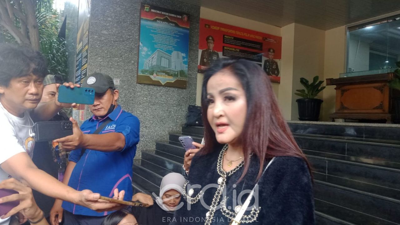 Anaknya Ditangkap Buntut Demo di Gedung DPR, Penyanyi Machiha Mochtar ke Polda Metro