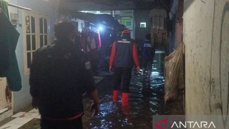 Kali Ciliwung Meluap Sebabkan Banjir Satu Meter di Kampung Melayu, Sebaran Banjir Ada di 12 RT