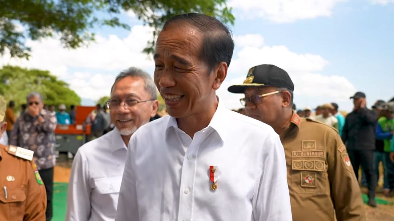 Kumpulkan Menteri di Istana, Jokowi Bahas Relokasi Warga Dampak Erupsi Gunung Ruang