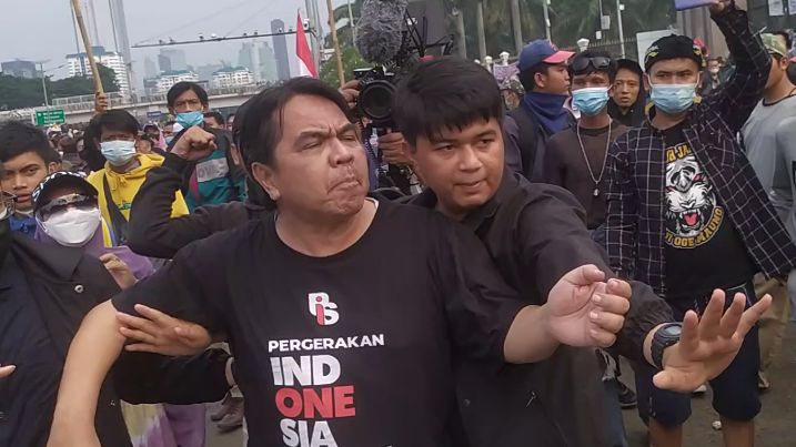 Momen Ade Armando Sempat Menangis dan Kesakitan saat Dikeroyok Massa Demo 11 April