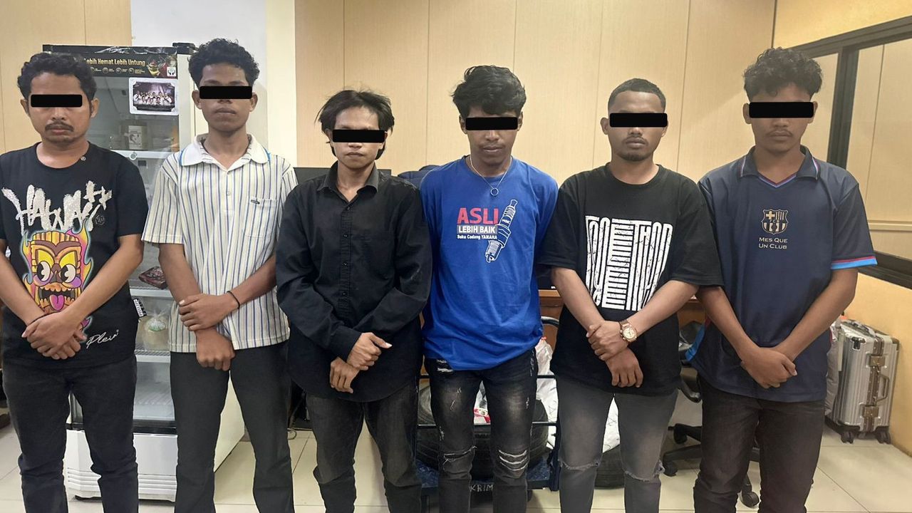 20 Mahasiswa Ditangkap Kasus Demo Ricuh di Kemenpora: 6 Jadi Tersangka, 1 Polisi Alami Luka Bakar