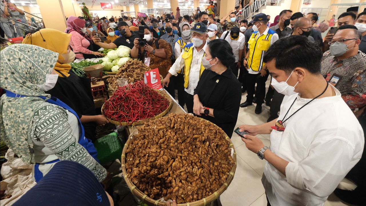 Harga Minyak Goreng di Solo Masih Rp18.000, Gibran: Nanti Operasi Pasar