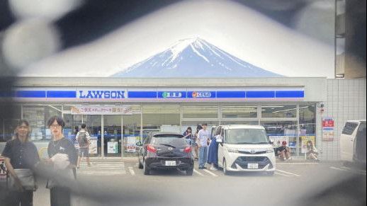 Jaring Hitam Penghalang Pemandangan Gunung Fuji Berlubang, Diduga Ulah Turis