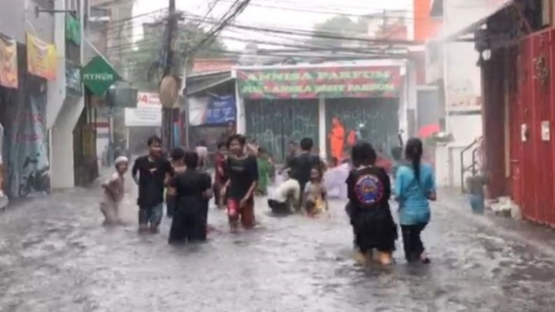 Hujan Deras, Jakarta 'Kebanjiran' 15 Menit, Walkot Jaksel: Sesuai Harapan Anies Baswedan
