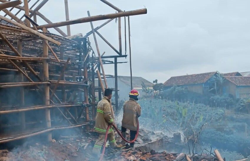 Bangunan Budidaya Jamur Terbakar di Bandung Barat, Pemilik Rugi Rp100 Juta