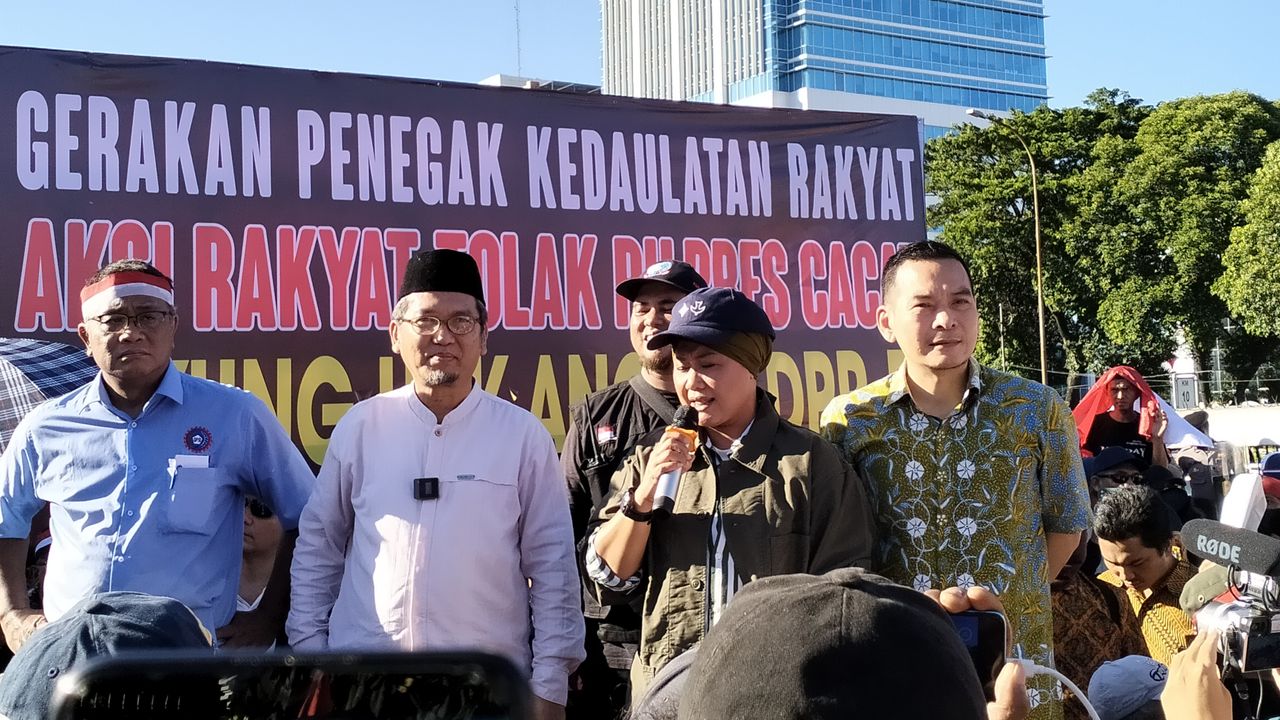 Anggota Fraksi PKB Temui Massa yang Demo di DPR Tolak Pemilu Curang