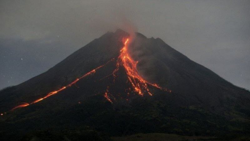 Gunung Merapi Muntahkan Lava Pijar Sembilan Kali hingga 1,8 KM
