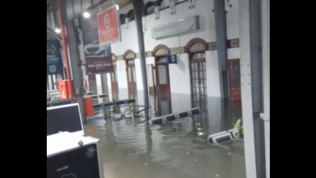 Diguyur Hujan Sejak Dini Hari, Semarang Dikepung Banjir