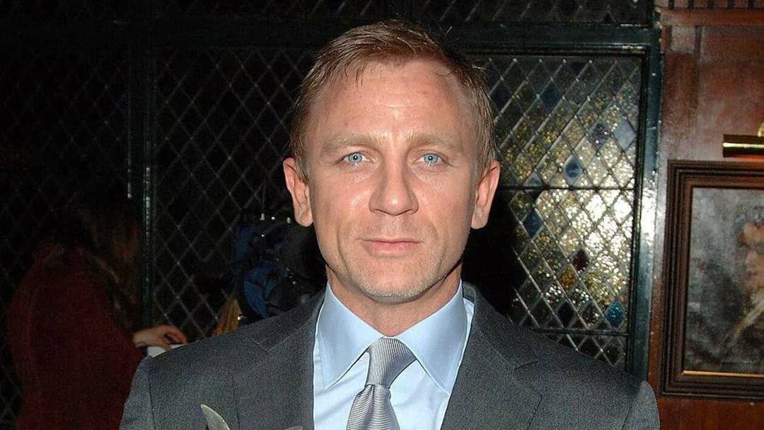 Daniel Craig Blak-blakan Akui Suka Nongkrong di Bar Gay, Alasannya Mengejutkan
