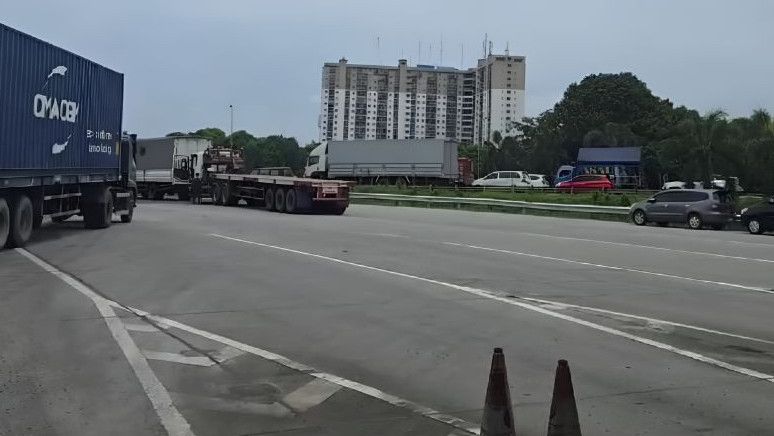 Korlantas Polri Sebut Tol Japek Macet Imbas Banjir di Jalur Arteri Bekasi Barat