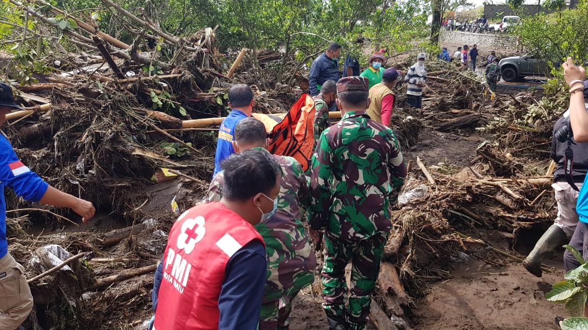 Situasi Terikini Banjir Bandang Kota Batu, Korban Meninggal Dunia Bertambah Menjadi 6 Orang