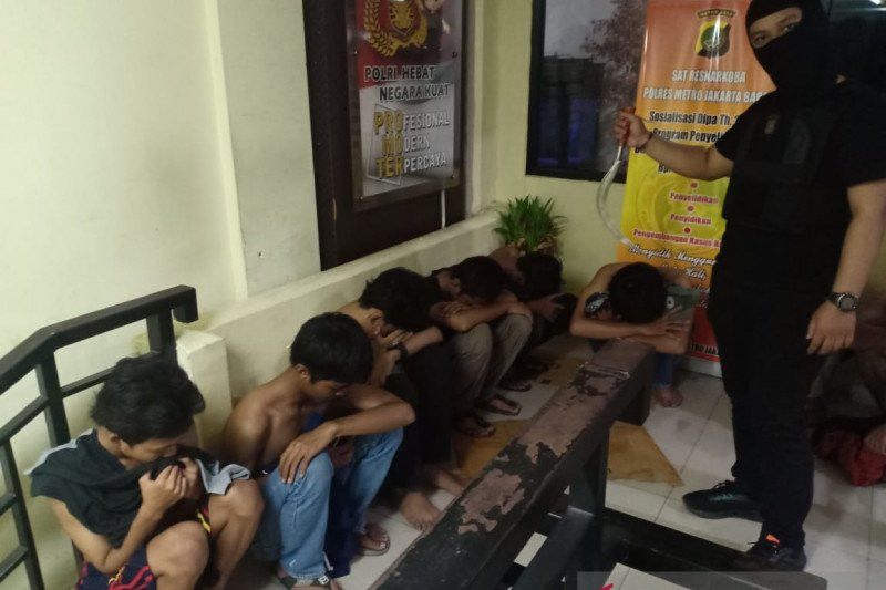 Hendak Cari Musuh Tawuran Lewat Live Instagram, 15 Remaja Gangster Berhasil Diamankan Polisi di Jatinegara