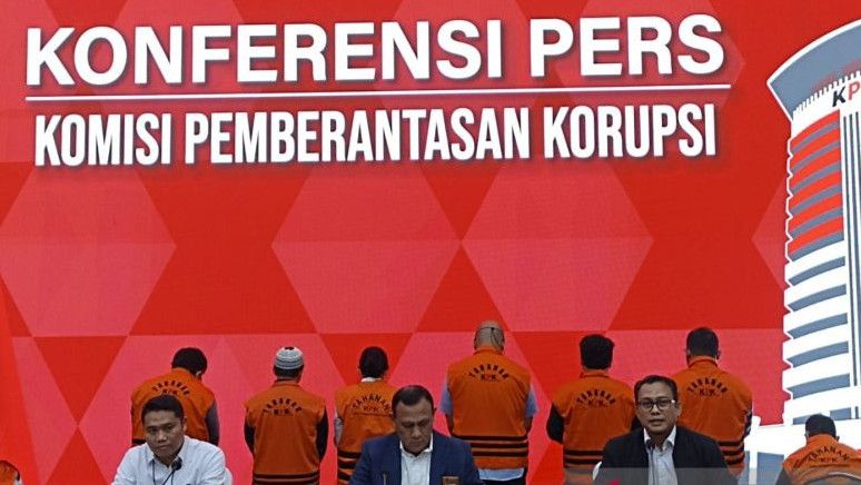 KPK Tahan 9 Tersangka Kasus Korupsi di Kementerian ESDM