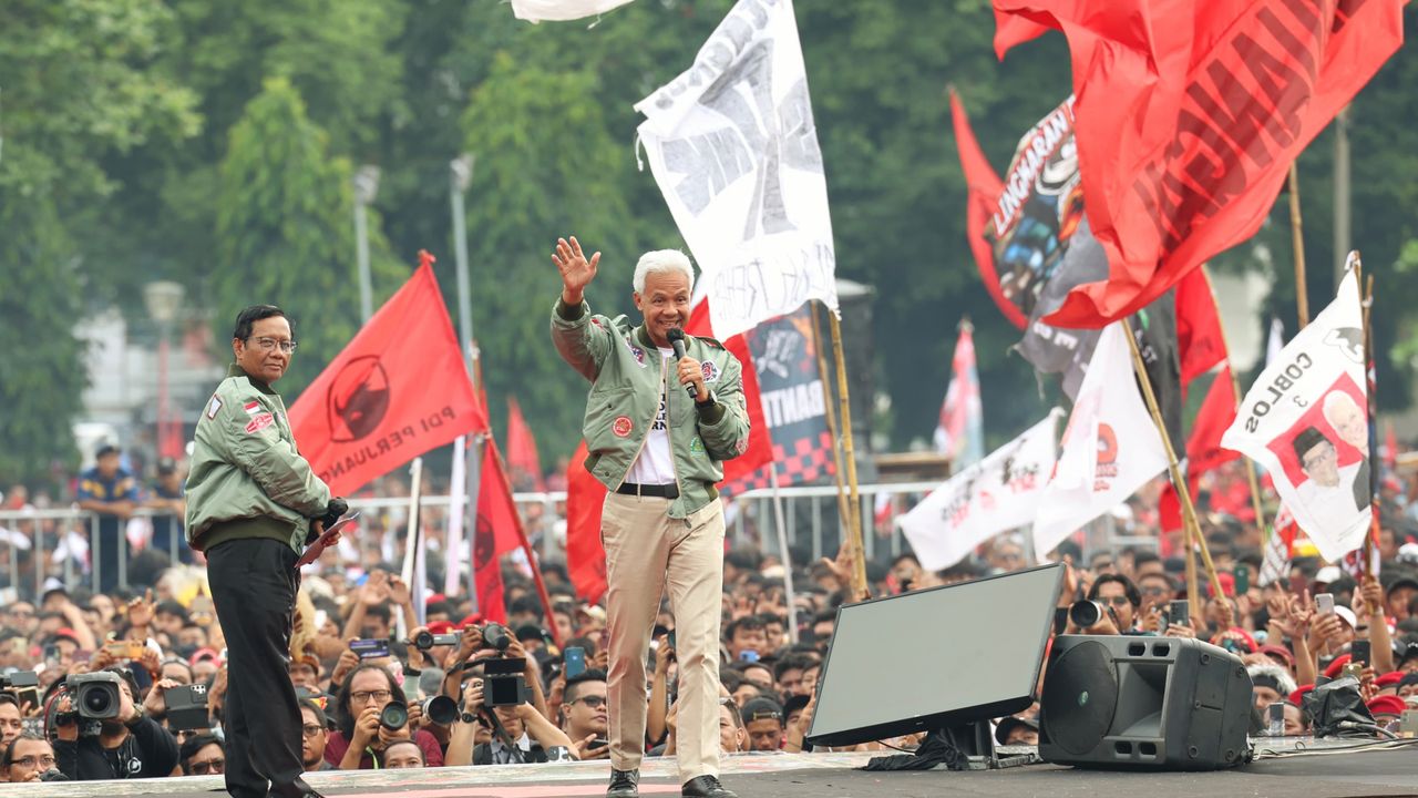 Tutup Kampanye Akbar Dengan Maklumat, Ganjar-Mahfud: Tabrak dan Seruduk Halangan yang Sebabkan Kegelapan Demokrasi