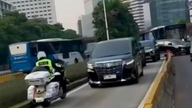 Respons Kemenag Usai Viral Mobil Dinas Menag Yaqut Masuk Jalur Busway