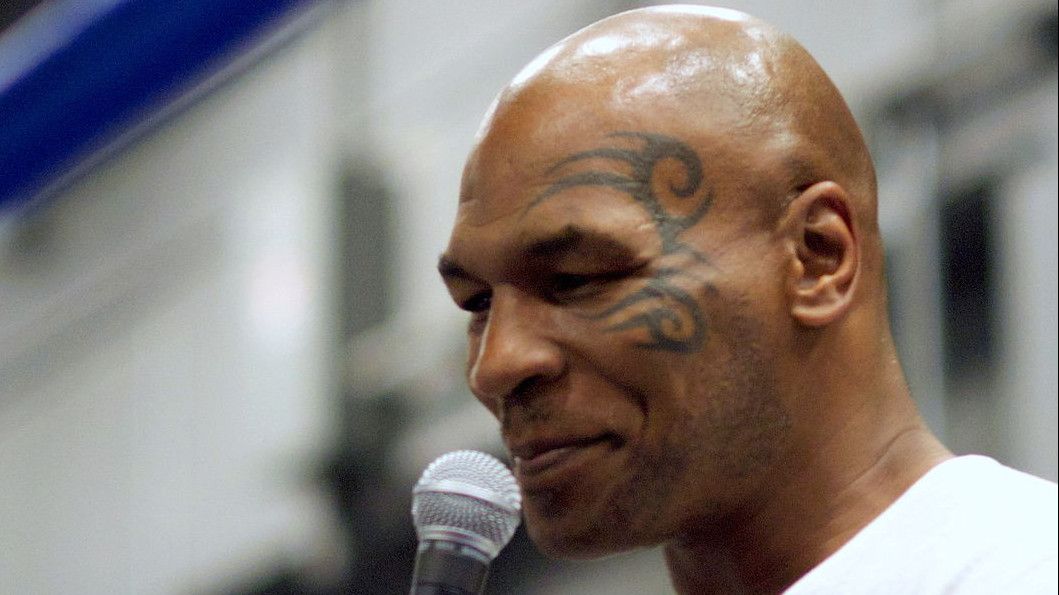 Mike Tyson Pamer Gerakan Cepat Saat Bertinju, Pukulannya Masih Kuat Gak Ya Meski Sudah Tua?