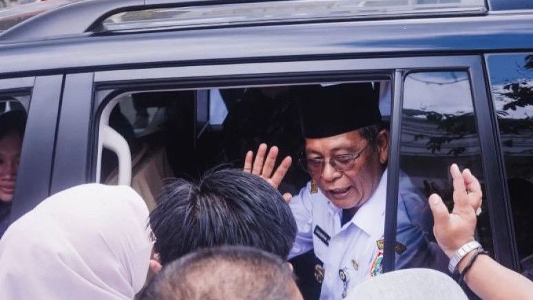 Prabowo Terima Surat Pengunduran Diri Sahbirin Noor Sebagai Gubernur Kalsel