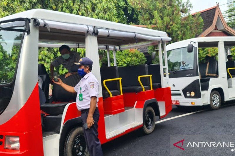 Manfaatkan Bangkai Mobil Program Danny, Pemkot Makassar Luncurkan Bus Gratis