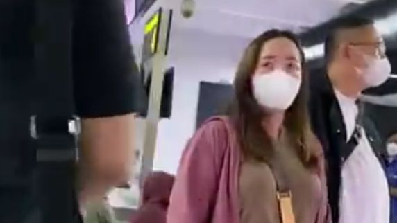 Detik-detik Ibunda Arteria Dahlan Dimaki Perempuan di Bandara, Ngaku Anak Jenderal TNI